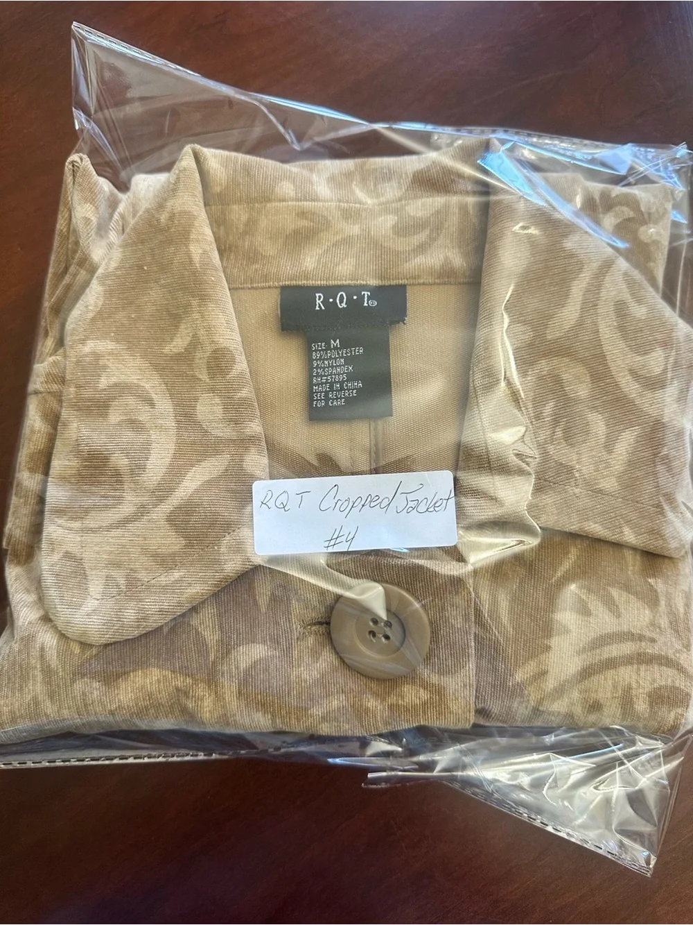 Tan Jacquard Short Coat RQT size medium, vintage, big button cropped jacket - Picture 8 of 8